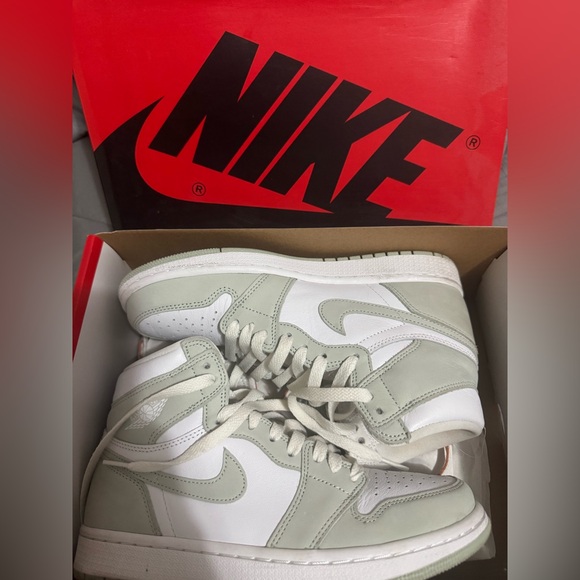 Nike Jordan 1 - Picture 3 of 14